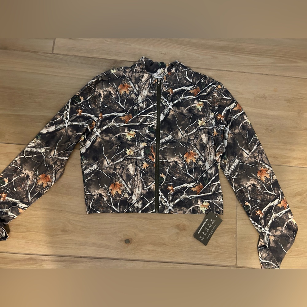 NEW Camouflage Full Zip Workout Running Crop Top Athletic Jacket Long Sleeve L